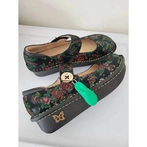 Alegria Paloma Winter Garden 37 W NWOB